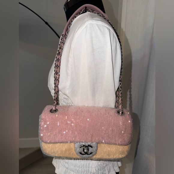 Chanel Mini Waterfall CC Flap Bag
Sequins - Picture 3 of 17